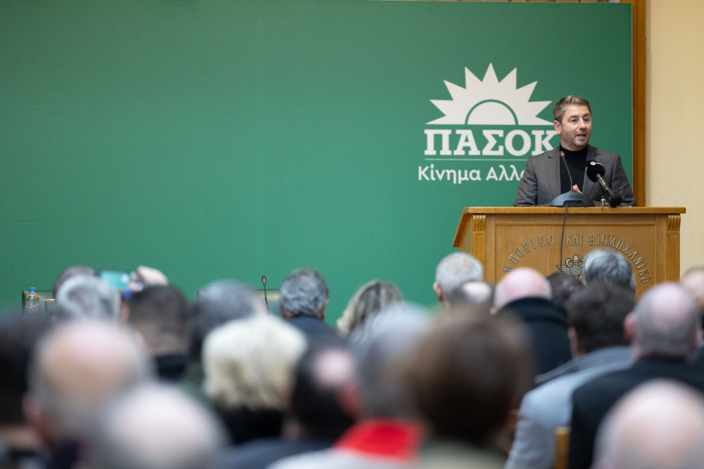 ΠΑΣΟΚ σε moode επιβίωσης: τα «τραπέζια διαλόγου» του Ανδρουλάκη και το άγχος της πολιτικής σωτηρίας