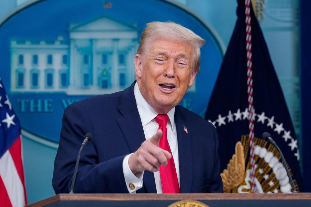 Αδιανόητες απειλές Τραμπ: Θα δείτε μέχρι πού μπορώ να φτάσω για τη Γροιλανδία - Στο στόχαστρο Μακρόν και Στάρμερ (video)