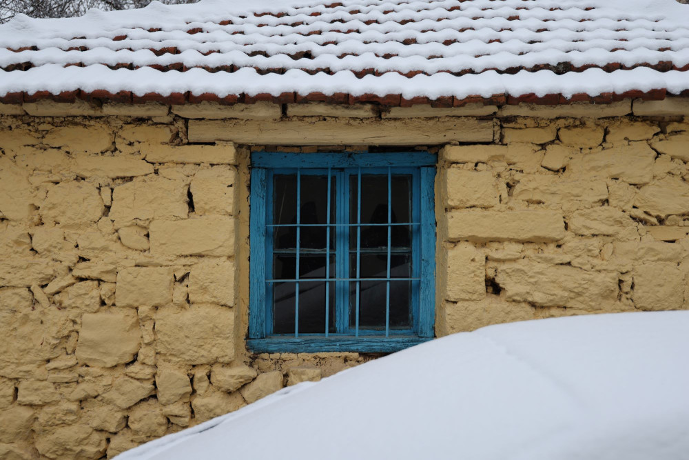 Στα λευκά η χώρα: χιόνια σε Θεσσαλία, Στερεά Ελλάδα, Πελοπόννησο, Ήπειρο (video και photos)