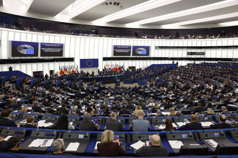 Η ΕΕ «παγώνει» τη συμφωνία με τις ΗΠΑ - Τι φοβάται ο Τραμπ