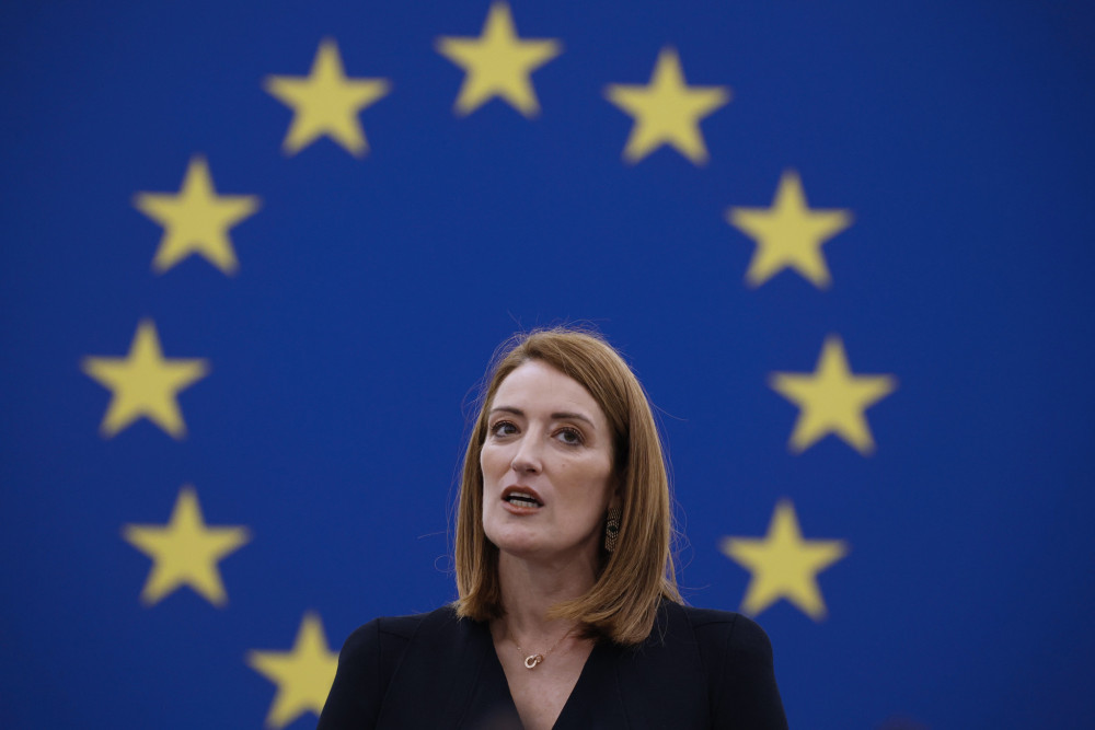 Ξεμπλοκάρει η εμπορική συμφωνία ΕΕ-ΗΠΑ μετά την υπαναχώρηση Τραμπ για τους δασμούς