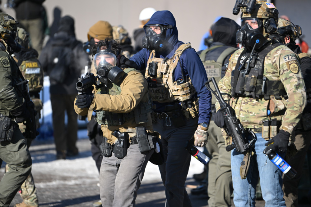 Ντόναλντ Τραμπ: αποσύρει 700 ομοσπονδιακούς πράκτορες της ICE από τη Μινεσότα