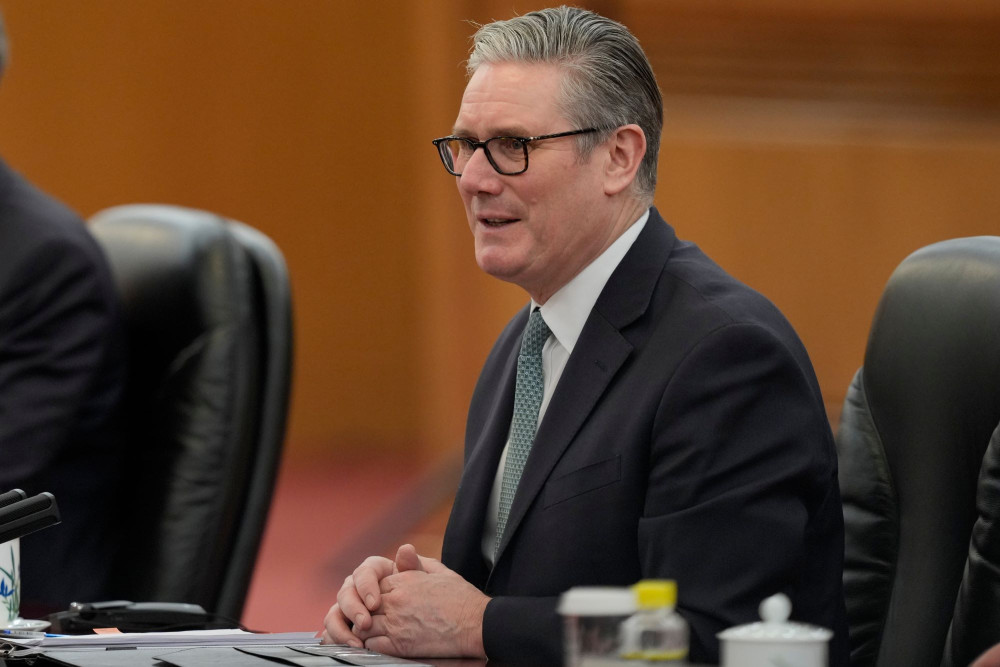 «Πολύπλευρη σχέση» με την Κίνα επιθυμεί ο Κιρ Στάρμερ - Τι συζήτησε με Σι Τζινπίνγκ