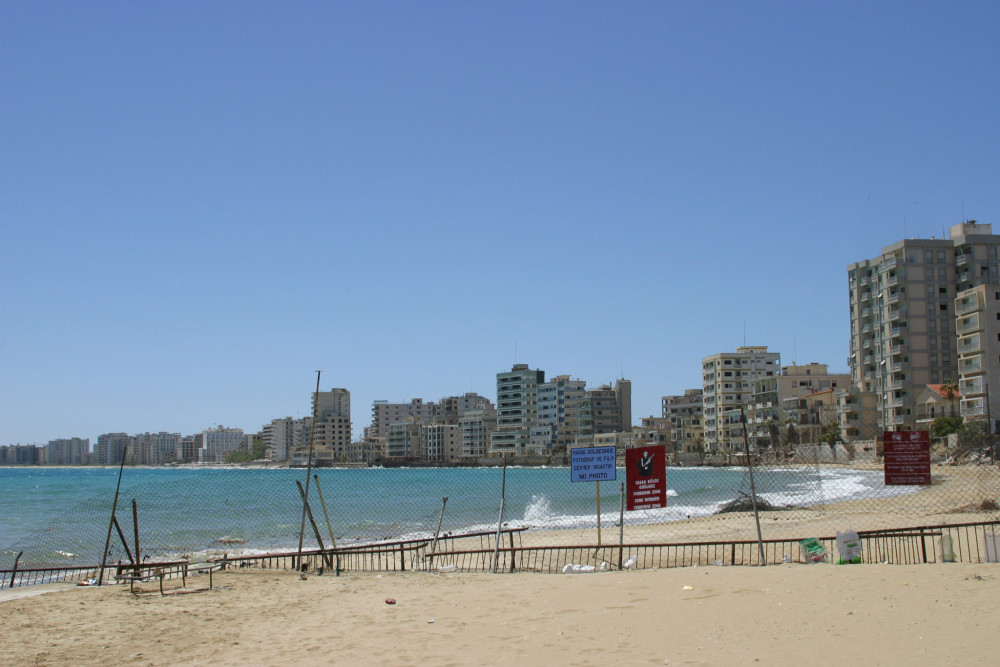 Ελληνοτουρκικά: Πώς η Τουρκία προσπαθεί να σβήσει την αλήθεια για την Κύπρο