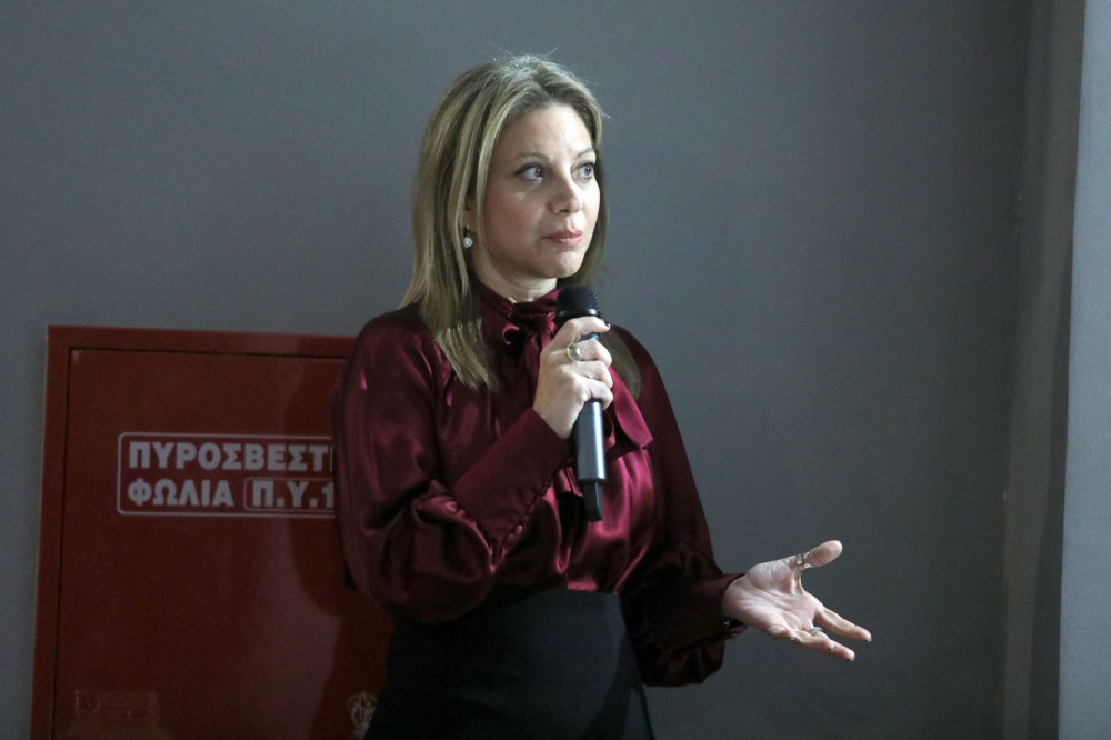 Χωρίς πολιτικό στίγμα η Καρυστιανού: γιατί το αποφεύγει (video)