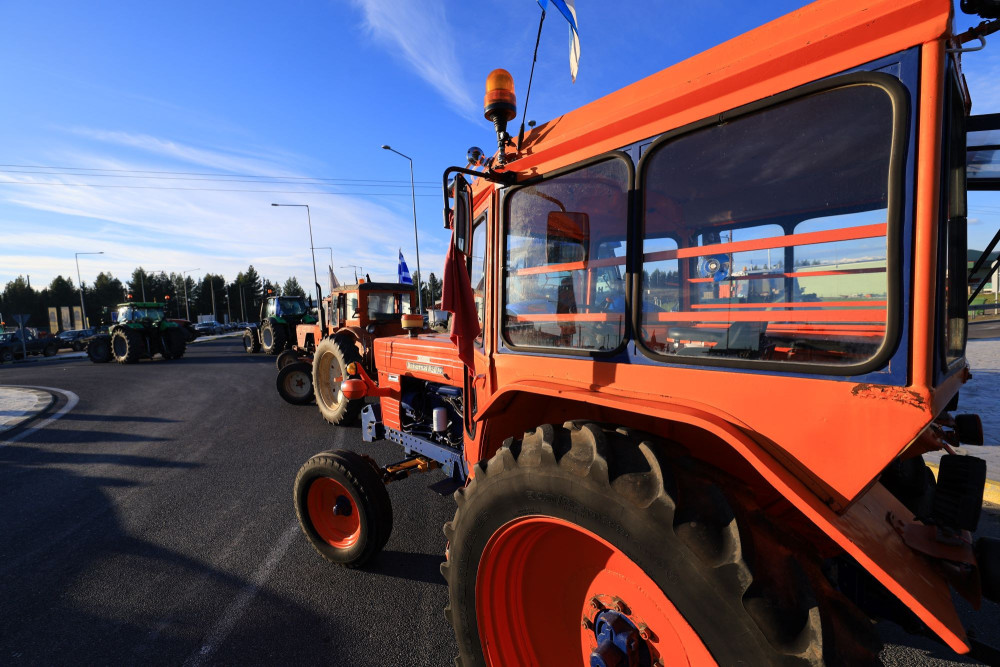 Νέα συνάντηση αγροτών με Τσιάρα - Αποφασίζουν τα μπλόκα για τις κινητοποιήσεις