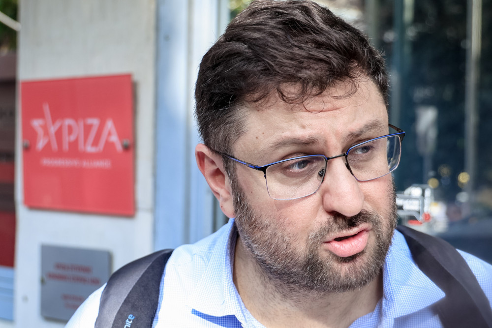 Ενότητα, πανικός και επικοινωνιακά πυροτεχνήματα: το show Ζαχαριάδη