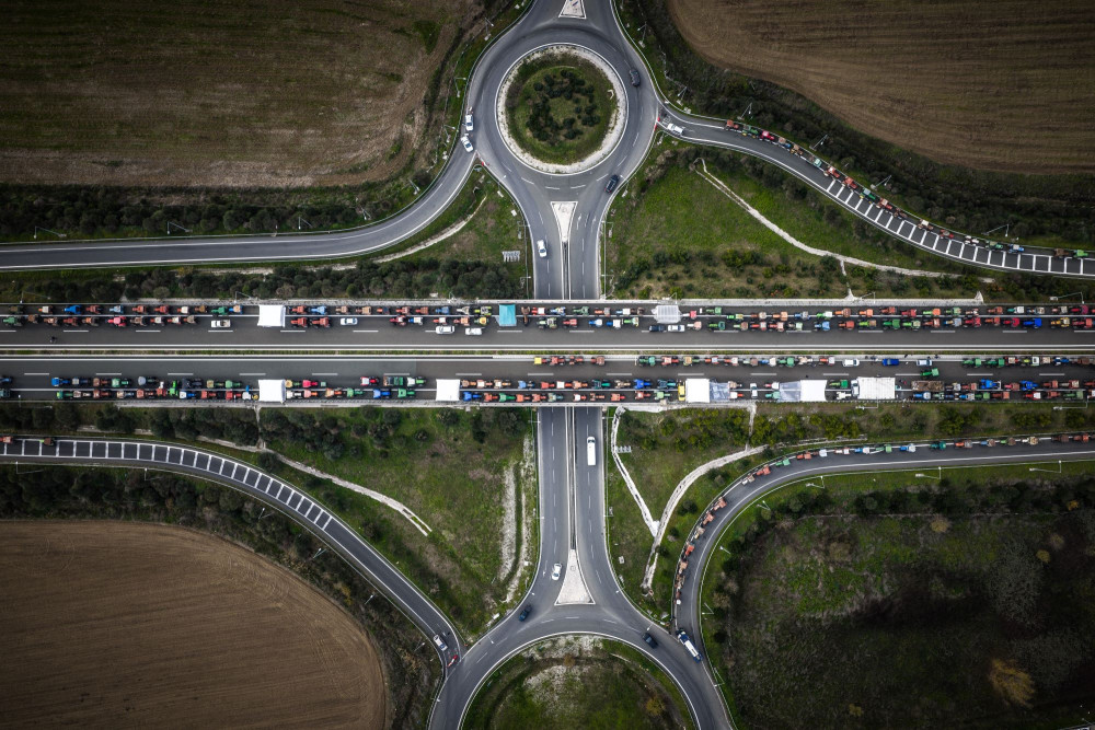 Αγρότες Καρδίτσας: παραμένουν στο μπλόκο του Ε65 με ανοιχτό τον δρόμο