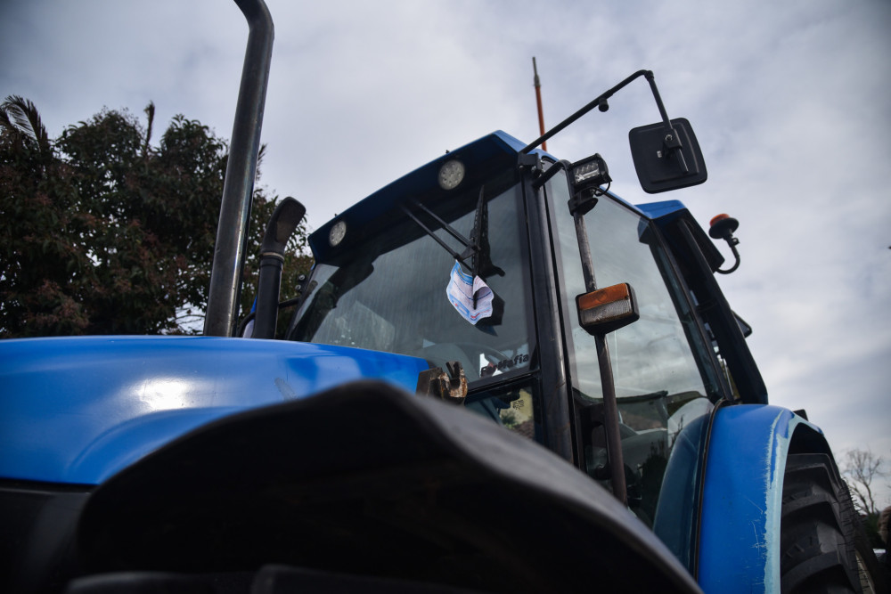 Αγροτικά Μπλόκα: σκληραίνει η στάση των αγροτών - κλείσιμο δρόμων και συλλαλητήρια στην Αθήνα