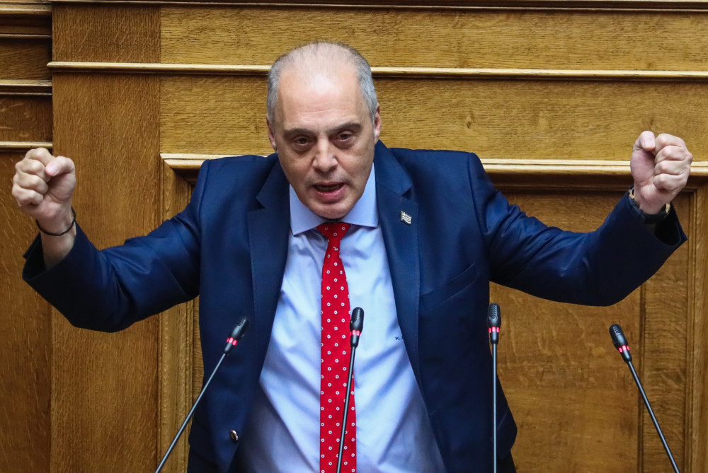 Ο Βελόπουλος θέλει να κυβερνήσει με συνθήματα, αριθμούς στον αέρα και πως «όλοι λένε ψέματα»