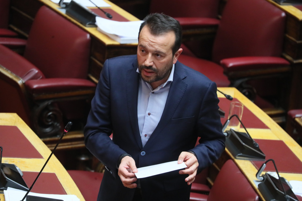 Νίκος Παππάς: ο «13-0» ξαναμοιράζει πλεονάσματα, μνημόνια και… ανατριχίλες