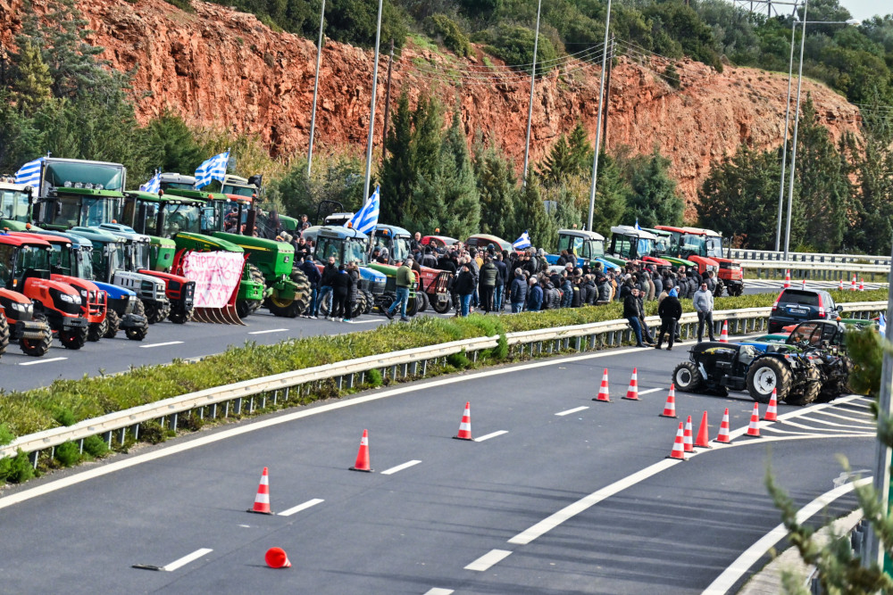 Έφυγαν από τον Μπράλο οι αγρότες - Επιστρέφουν στον Ε65 τα τρακτέρ της Καρδίτσας