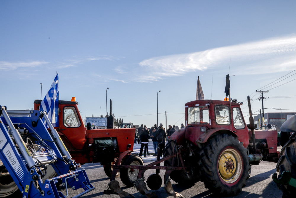 Μπλόκο Νίκαιας: Βανδάλισαν τα τρακτέρ αγροτών που ήταν στη συνάντηση με Μητσοτάκη