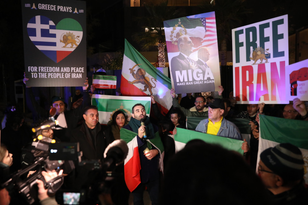 Στους δρόμους της Αθήνας για το Ιράν: Μαζική διαμαρτυρία υπέρ της ελευθερίας και της δημοκρατίας (photos)