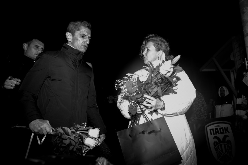 Βυθίστηκε στο πένθος ο ΠΑΟΚ: Μεσίστιες σημαίες στην Τούμπα για τους 7 οπαδούς που σκοτώθηκαν στη Ρουμανία