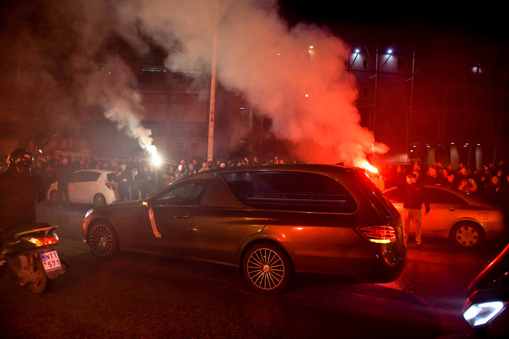 Ρίγη συγκίνησης στην Τούμπα για τα επτά θύματα του τροχαίου στη Ρουμανία - «Αδέρφια ζείτε» (video)