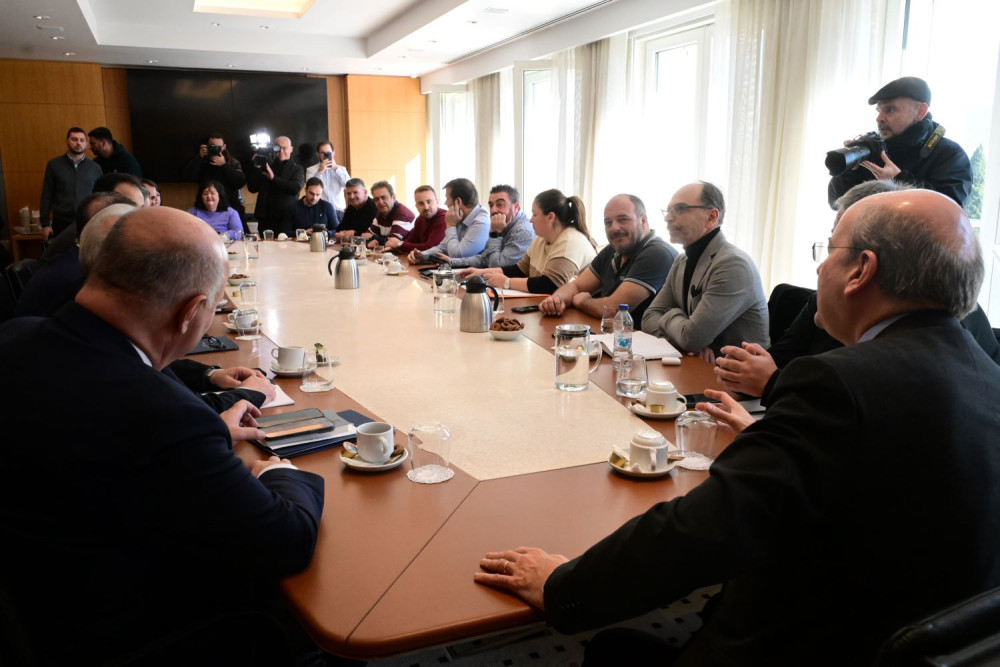 Ολοκληρώθηκε η συνάντηση κυβερνητικών στελεχών με εκπροσώπους αγροκτηνοτρόφων