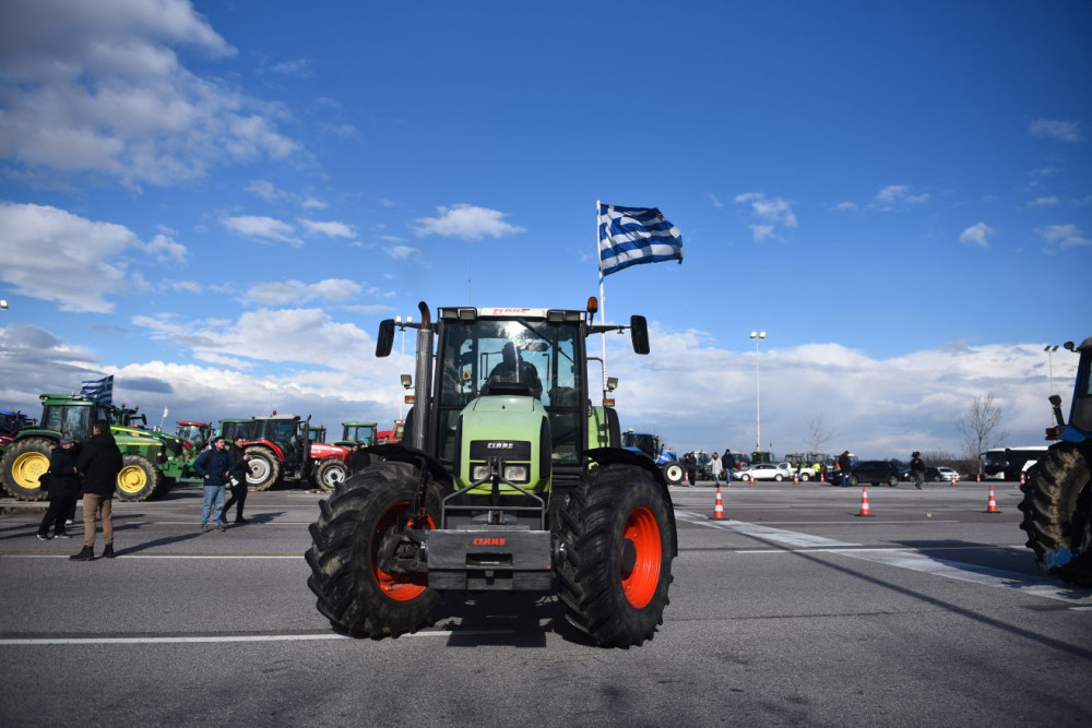 Μάλγαρα: οι αγρότες αποφάσισαν την παραμονή των τρακτέρ αλλά με ανοιχτούς δρόμους