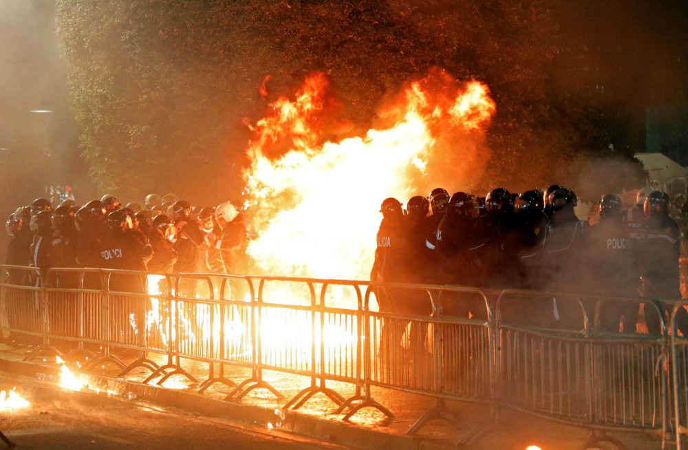 Αλβανία: Επεισόδια σε αντικυβερνητική διαδήλωση στα Τίρανα – Τουλάχιστον 5 τραυματίες