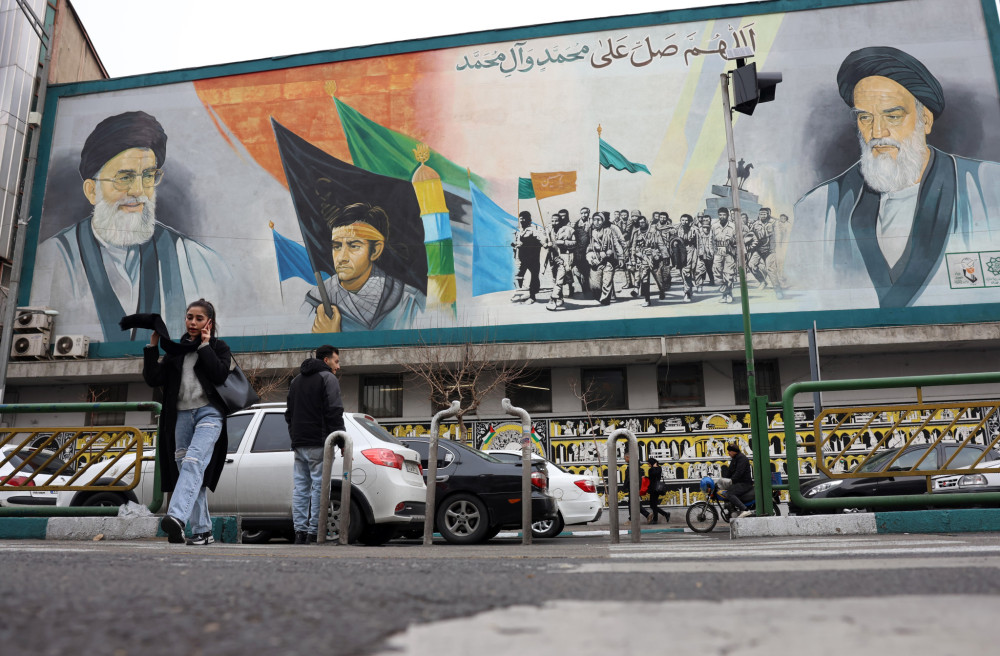 Σκηνικό πολέμου στον Περσικό Κόλπο - Σε υπόγειο καταφύγιο ο Χαμενεΐ, σε ύψιστη ετοιμότητα ΗΠΑ και Ιράν (video)