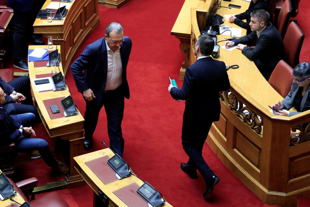 Η αντιπολίτευση κάνει όνειρα για... ανατροπή με απειλές και λάσπη: τζογαδόροι του χάους