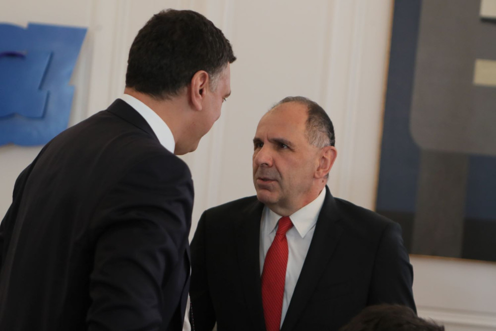 Συνάντηση Βασίλη Κικίλια - Γιώργου Γεραπετρίτη μετά τις επιθέσεις με drones σε ελληνόκτητα τάνκερ