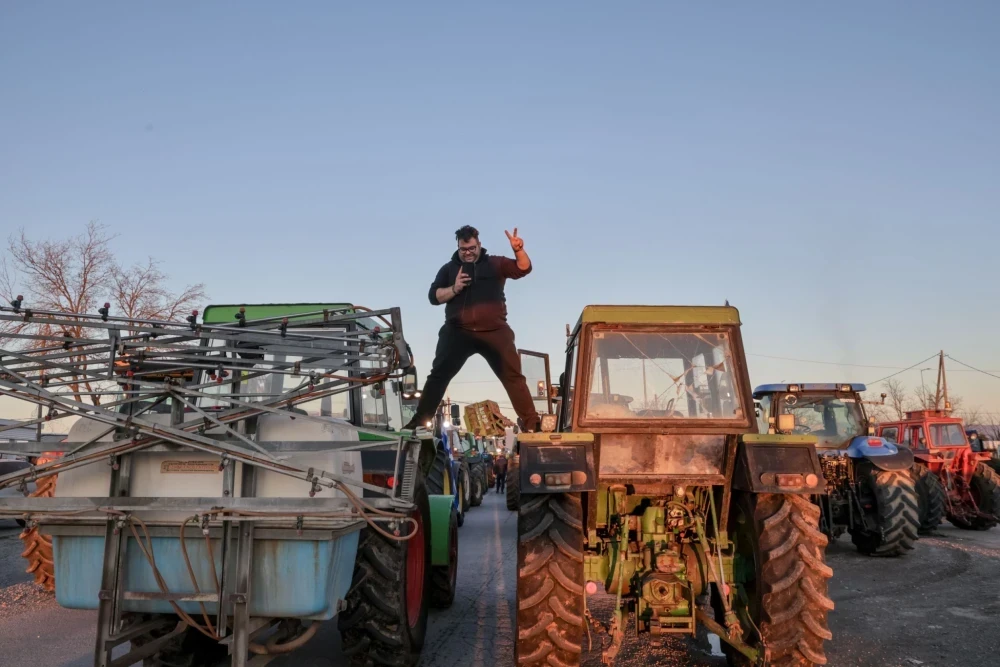 Οι κομματικοί - συνδικαλιστικοί διαξιφισμοί πίσω από τα αγροτικά μπλόκα