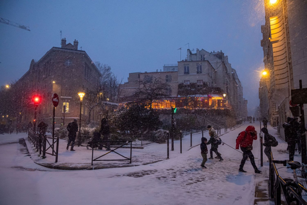 Καταιγίδα Γκορέτι: εκατοντάδες χιλιάδες άνθρωποι χωρίς ηλεκτρικό σε Γαλλία και Βρετανία