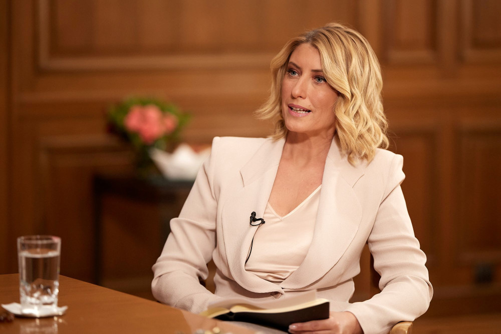 Σία Κοσιώνη: Παραμένει στην εντατική με βαριά πνευμονία -  Θα νοσηλευτεί για 15 μέρες ακόμη