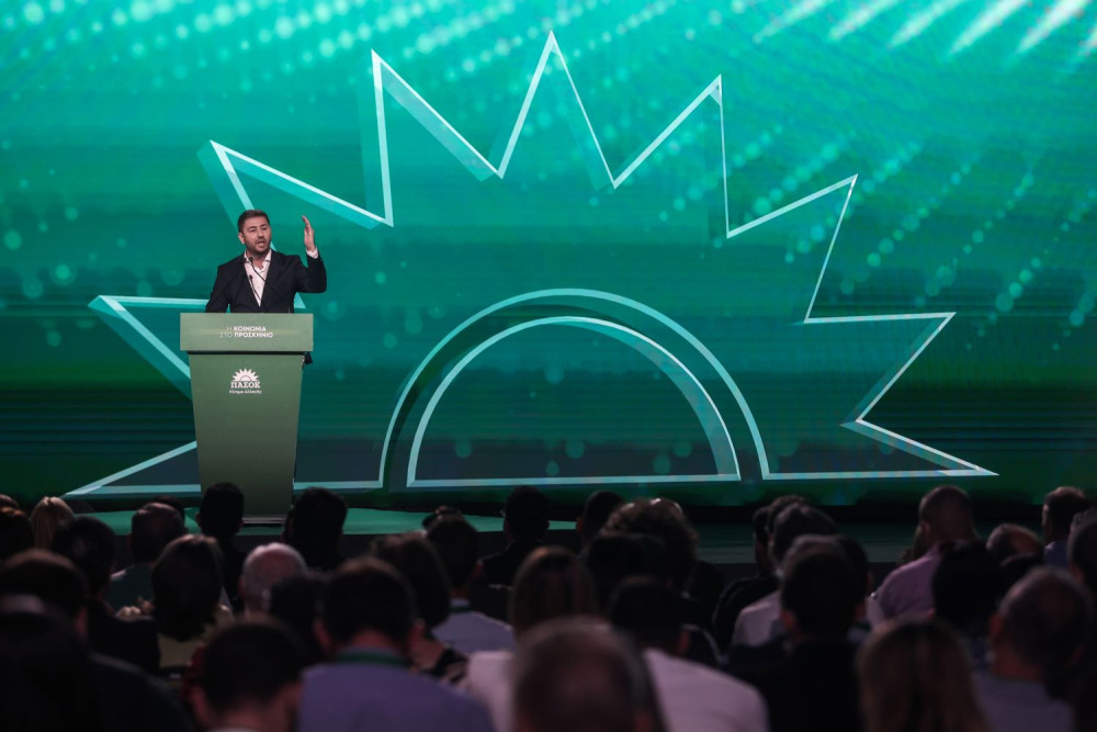 ΠΑΣΟΚ: τα Συνέδρια που έγραψαν ιστορία για το κόμμα που ίδρυσε ο Ανδρέας Παπανδρέου