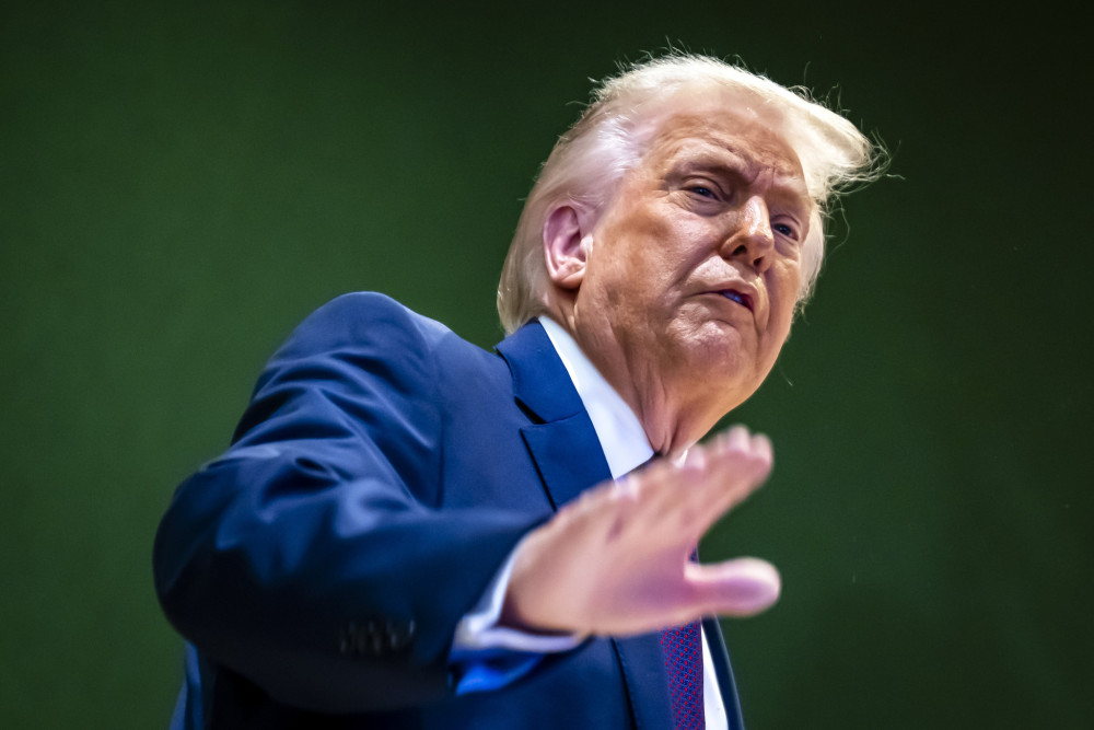 Ο Τραμπ «κατακτά» τη Γροιλανδία με έναν πιγκουίνο - Η «πατάτα» του Λευκού Οίκου με το λάθος ημισφαίριο που έγινε viral