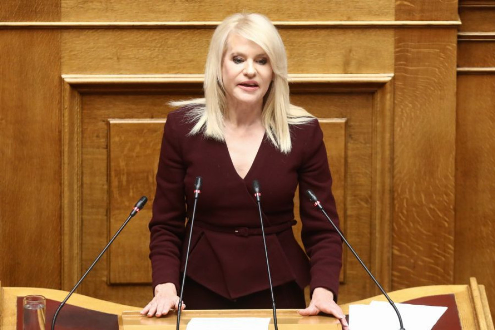 Θεοδώρα Τζάκρη: εξαπέλυσε σκληρές εκφράσεις κατά της Νέας Δημοκρατίας με αφορμή το κόμμα Καρυστιανού