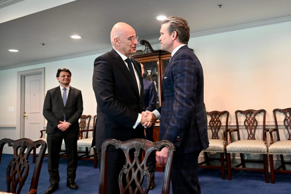 Συνάντηση Δένδια με Χέγκσεθ: Η Ελλάδα μεταρρυθμίζει τις Ένοπλες Δυνάμεις