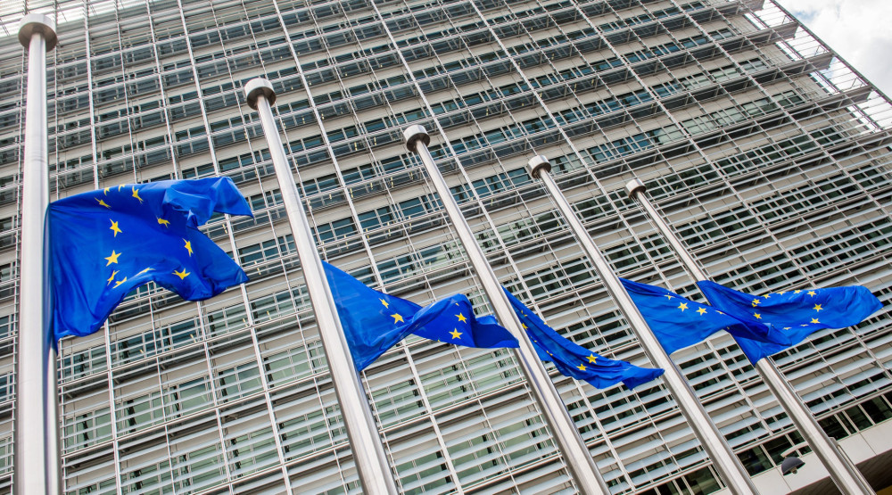 ΕΕ για την απόφαση περί δασμών:  Την αναλύουμε, εργαζόμαστε για τη μείωσή τους