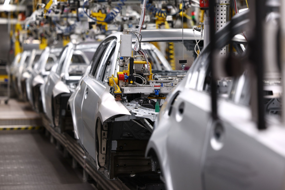 Η πράσινη αυταπάτη των Βρυξελλών: γιατί η Ευρώπη μιλά για ηλεκτροκίνηση αλλά οδηγεί παλιά αυτοκίνητα