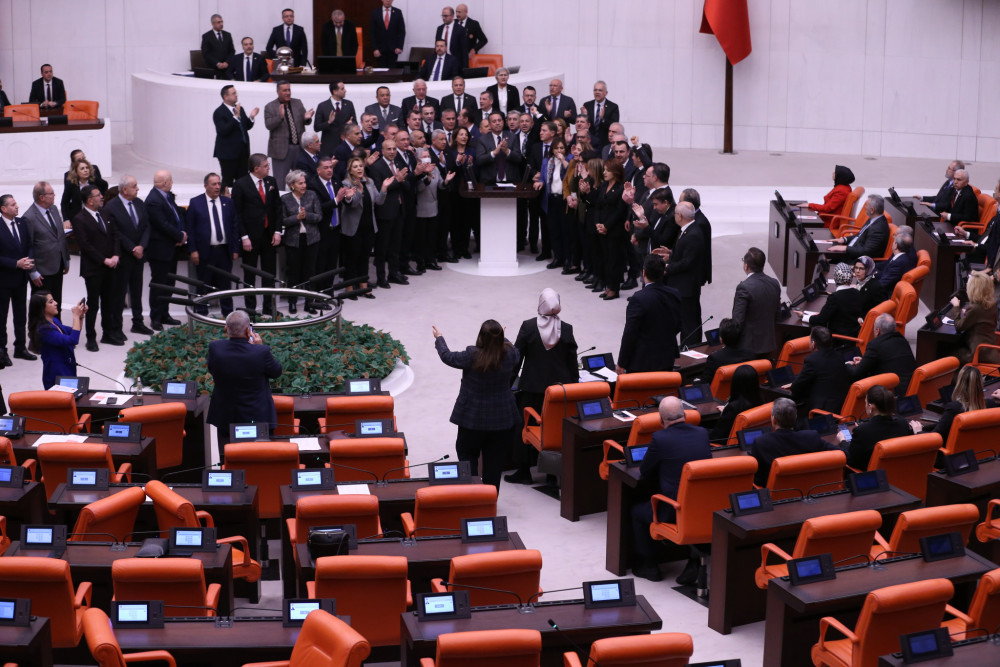 Άγριο ξύλο στην τουρκική Βουλή κατά την τελετή ορκωμοσίας υπουργών (video)