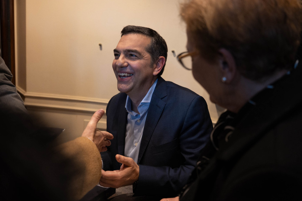 Η «κολλημένη βελόνα» του Τσίπρα: πάλι δεν έχει… φόρα ο πρόεδρος