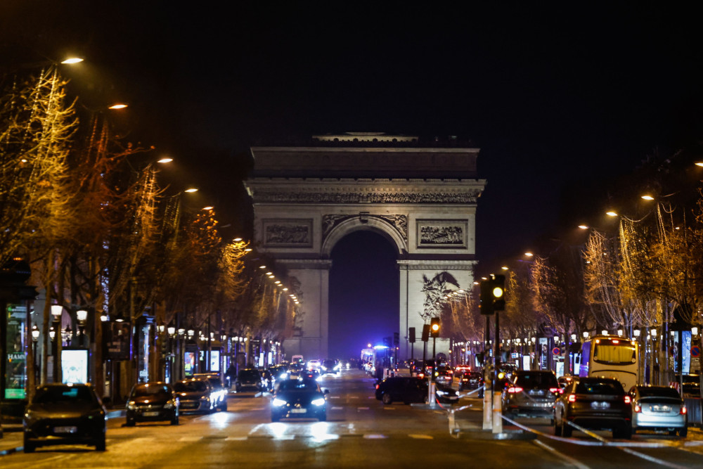 Συναγερμός στις γαλλικές Αρχές: Επίθεση με μαχαίρι στην Αψίδα του Θριάμβου