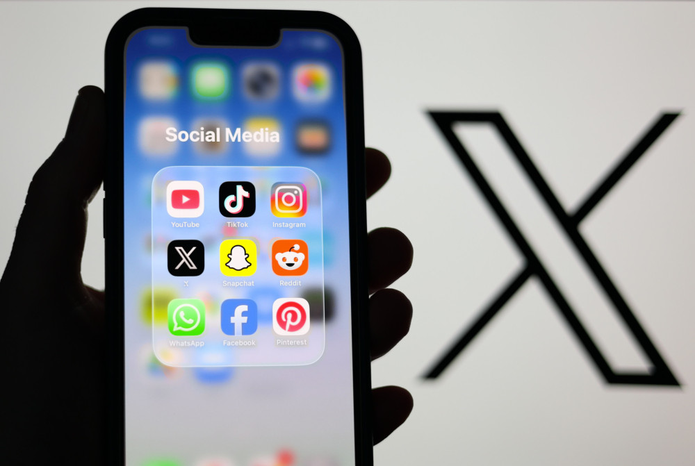 Ισπανία: κρατική έρευνα σε TikTok, X και Meta για υλικό παιδικής πορνογραφίας μέσω ΑΙ