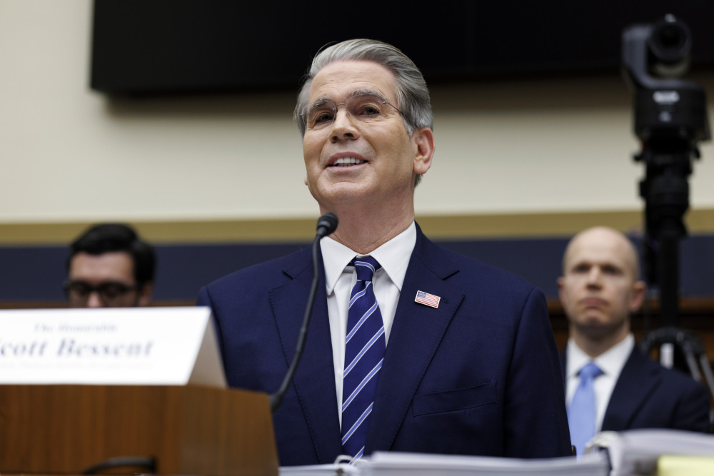 Σκοτ Μπέσεντ: Εγκληματίας πολέμου ο Πούτιν - Εξετάζονται νέες αμερικανικές κυρώσεις στη Ρωσία