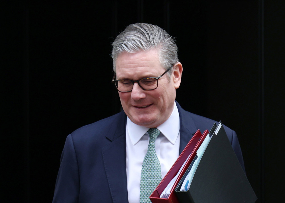 Πολιτική καταιγίδα στο Λονδίνο: Τρίτος υψηλόβαθμος αξιωματούχος αποχωρεί από την κυβέρνηση Στάρμερ