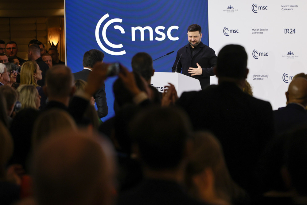 Μόναχο-Ζελένσκι: Σκλάβος του πολέμου ο Πούτιν - Πρώτα εκεχειρία μετά εκλογές