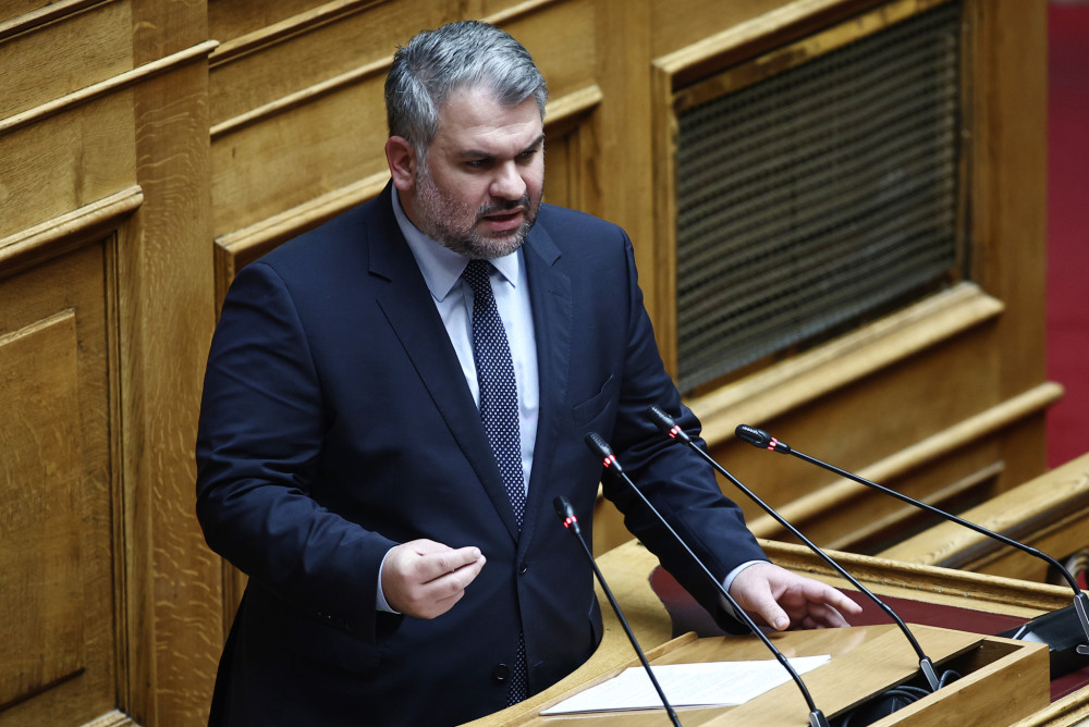 Γιώργος Βρεττάκος κατά Ζωής Κωνσταντοπούλου: Φεύγω από την αίθουσα όταν μιλάει - Ανάρμοστες εκφράσεις (video)