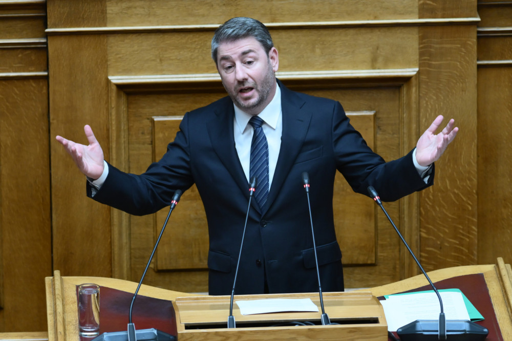 Κωλοτούμπα Ανδρουλάκη: Ψηφίζει τελικά τα βασικά άρθρα της εθνικής κοινωνικής συμφωνίας