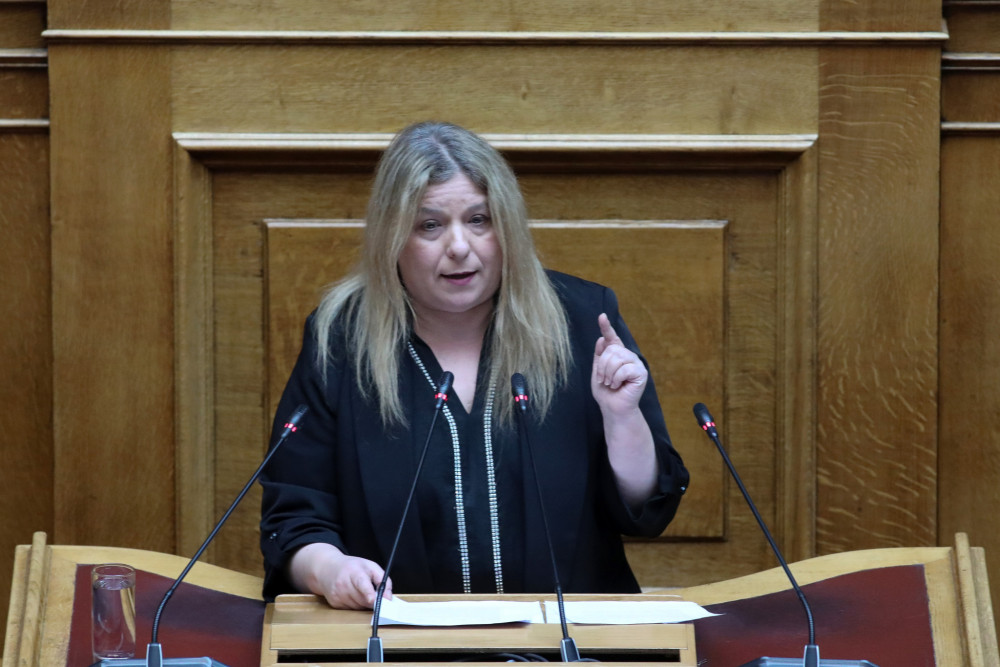 Μαρία Συρεγγέλα κατά Χάρη Μαμουλάκη: Ξεχάσατε όταν επί ΣΥΡΙΖΑ τα ΜΑΤ έδερναν τους συνταξιούχους