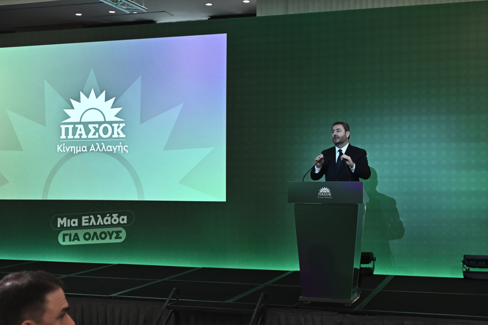 Ο Μάνος Βουλαρίνος τρολάρει το ΠΑΣΟΚ για τις γεμάτες... καφετέριες - «Σύντομα και εστιατόρια» (video)