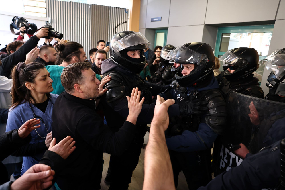 Η Αριστερά υπάρχει μόνο μέσω βίας και τοξικότητας