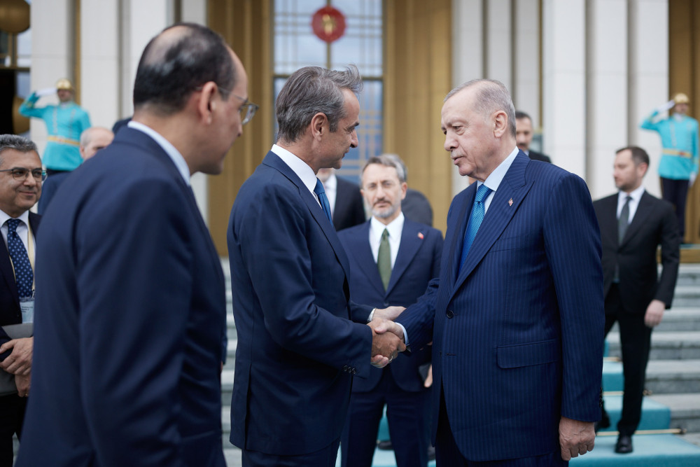 Διπλωματία ή φόβος;