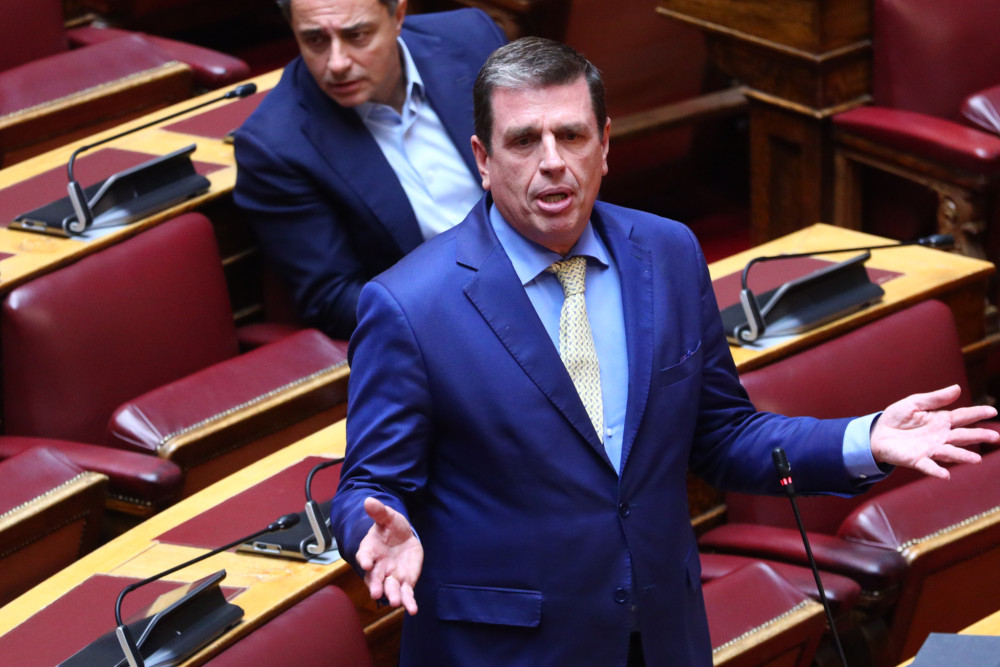 Βουλή: Οργή Καιρίδη για τις δηλώσεις Βελόπουλου περί βίας στα σύνορα