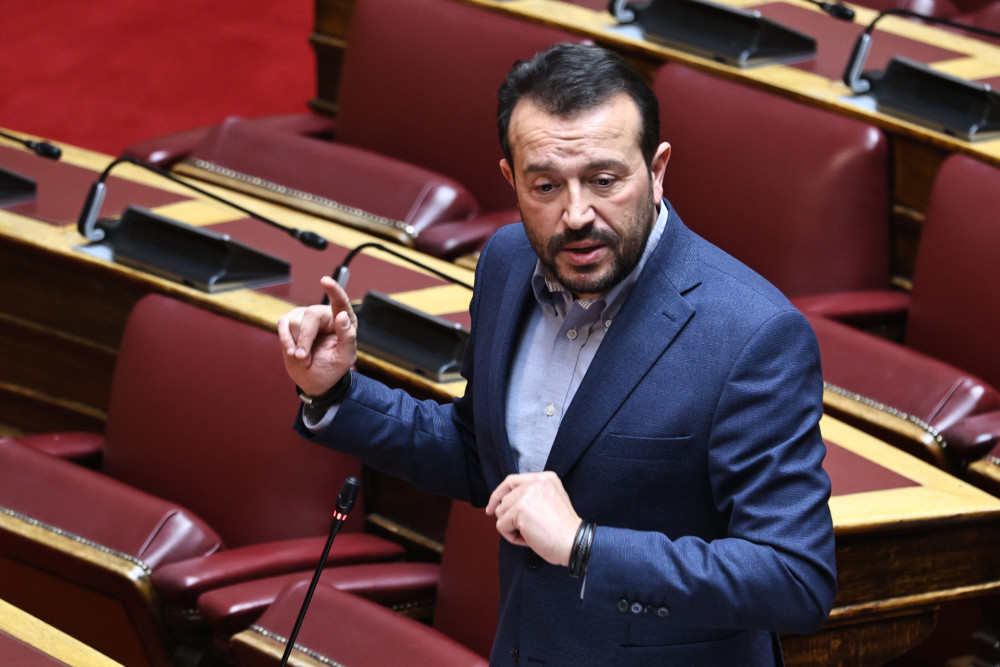 Νίκος Παππάς: πώς ο «13-0» παριστάνει τον θεματοφύλακα του Συντάγματος